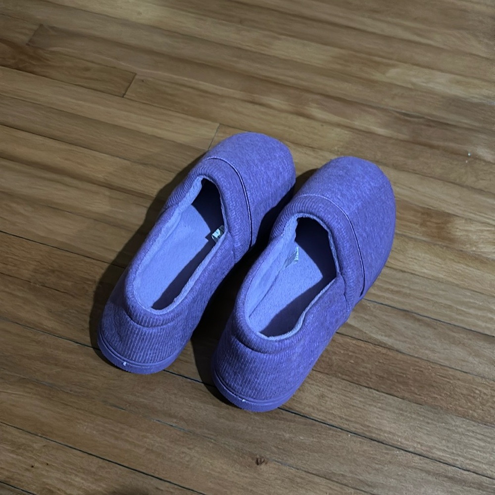 ULTRAIDEAS SLIPERS NWOT